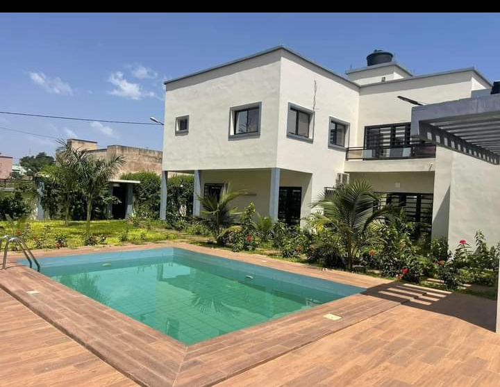 Location d une magnifique villa avec piscine 