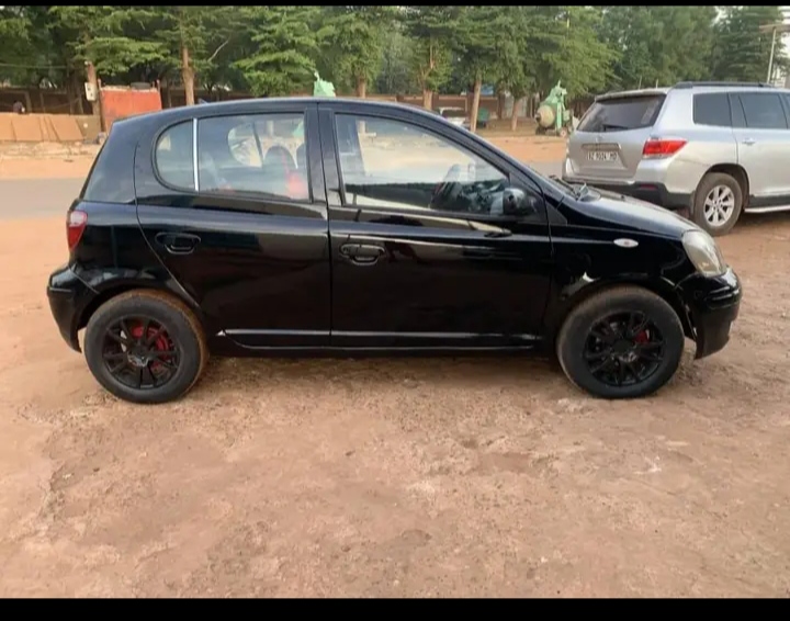 Yaris 2003 à vendre 