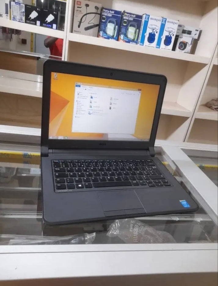 Ordinateur de marque Dell core i13  en vente 