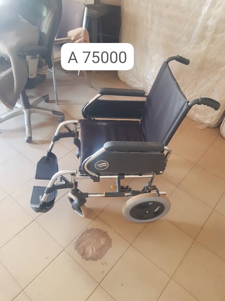 Chaise roulante à vendre 